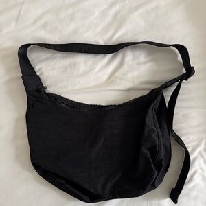 BAGGU Black Crossbody Bag with Adjustable Strap